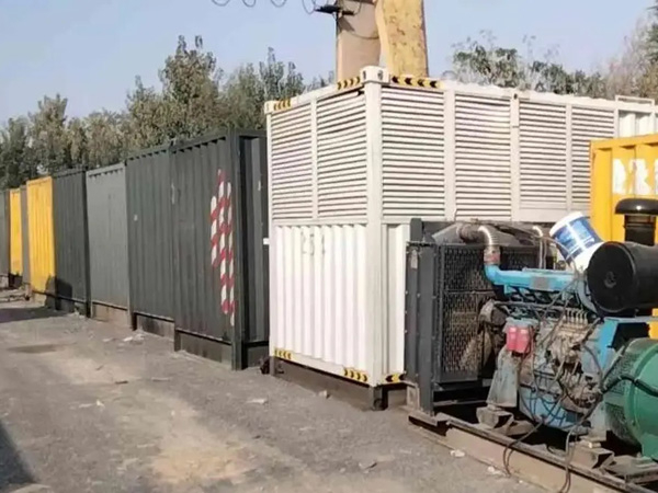 城东200KW柴油发电机机组每小时油耗是多少？